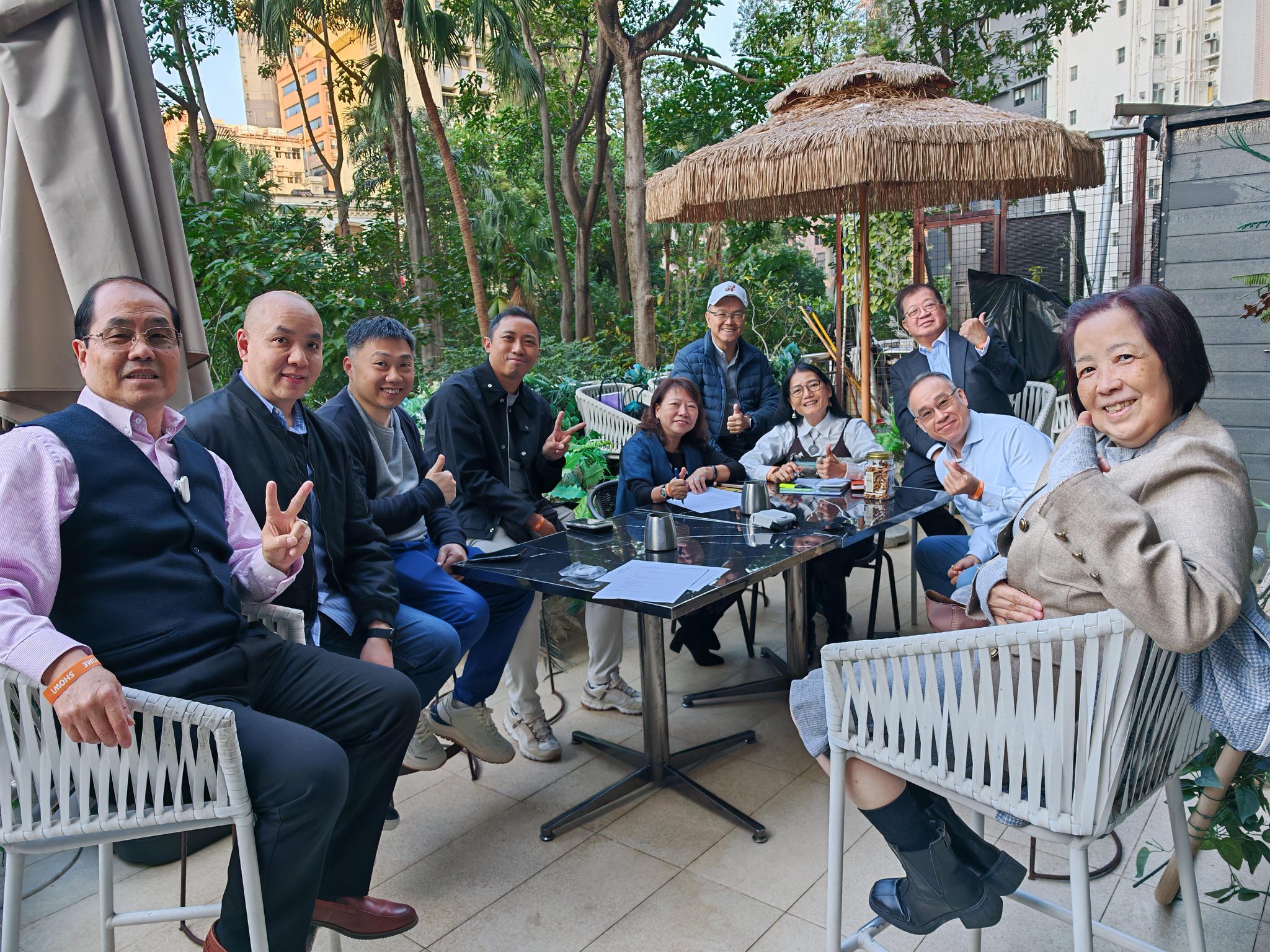 可能是包含下列内容的图片：一人或多人