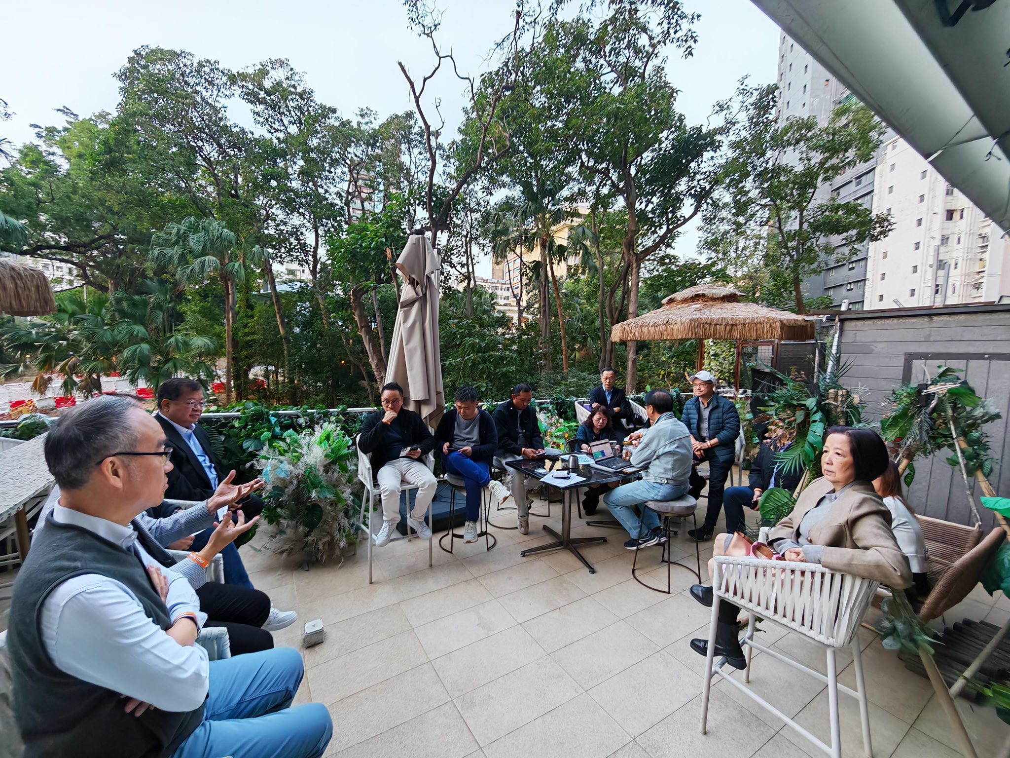 可能是包含下列内容的图片：一人或多人