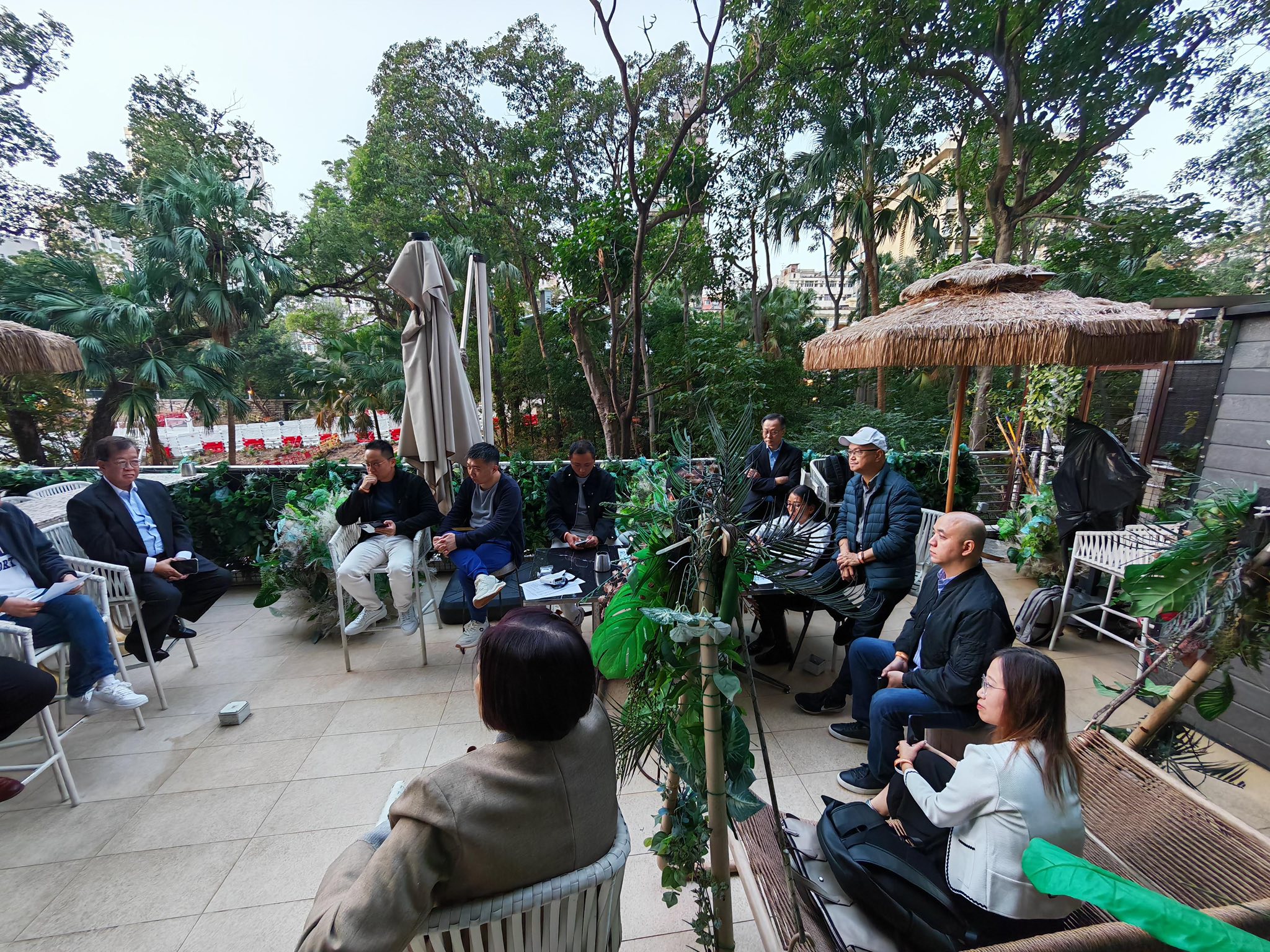 没有照片描述。